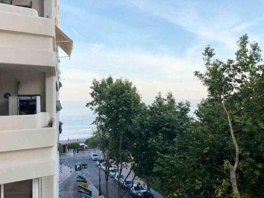 Apartament Large Modern Beach Front Apartment, Rooftop Pool!! *