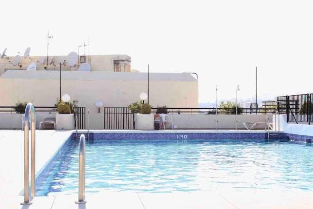 Apartament Large Modern Beach Front Apartment, Rooftop Pool!! *